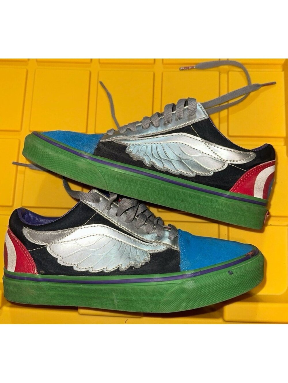 Vans Marvel Captain America size 7 men’s and women’s 8.5